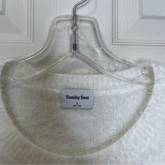 Sunday Women’s White Best Kitten Sweater Sz S - Picture 2 of 7